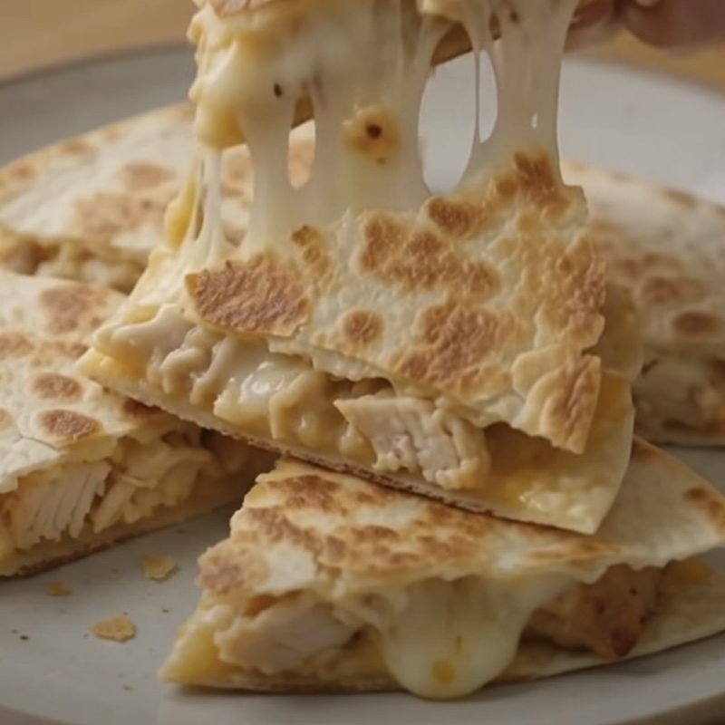 Spicy Garlic Chicken Quesadilla Bites
